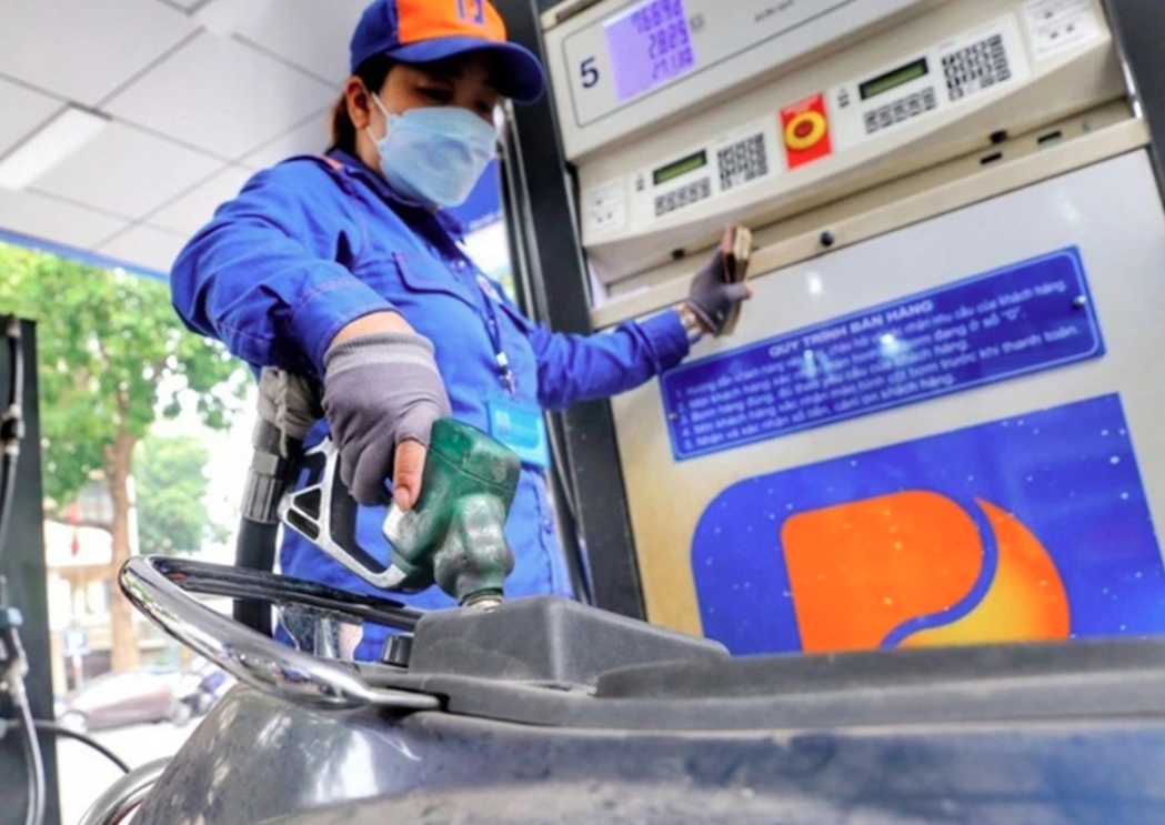 Retail petrol and oil prices down in latest adjustment